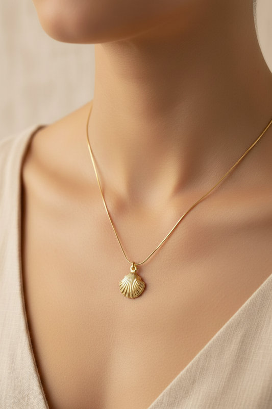 Gold fill 14mm shell pendant on 18 inch snake chain