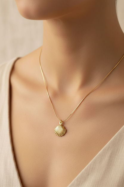Gold fill 14mm shell pendant on 18 inch snake chain